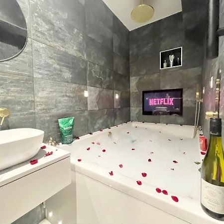 Cloud9 Guest House - By Coastline Retreats - 2 Bedroom Self Contained Garden Flat - Luxury Bath, Netflix, Superfast Wifi, Parking Included Bournemouth Exterior photo