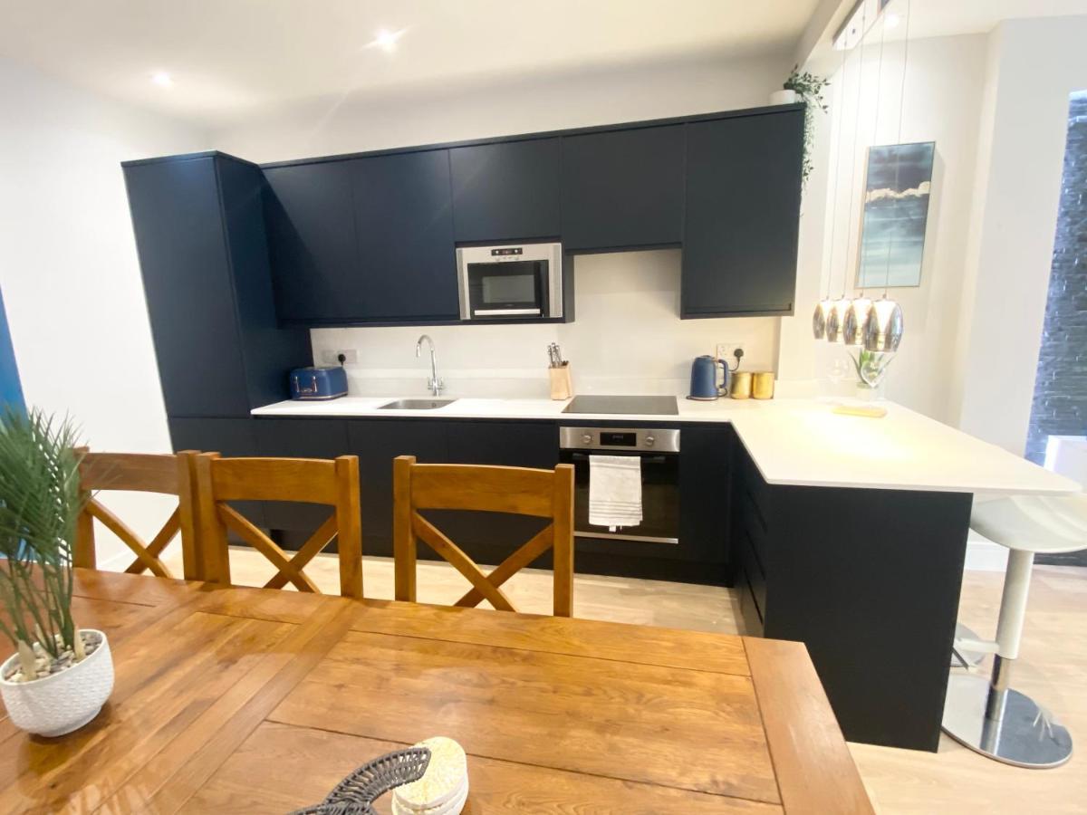 Cloud9 Guest House - By Coastline Retreats - 2 Bedroom Self Contained Garden Flat - Luxury Bath, Netflix, Superfast Wifi, Parking Included Bournemouth Exterior photo