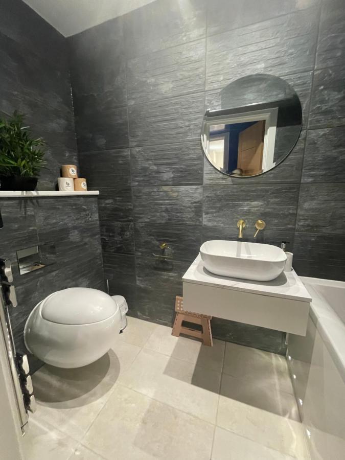 Cloud9 Guest House - By Coastline Retreats - 2 Bedroom Self Contained Garden Flat - Luxury Bath, Netflix, Superfast Wifi, Parking Included Bournemouth Exterior photo