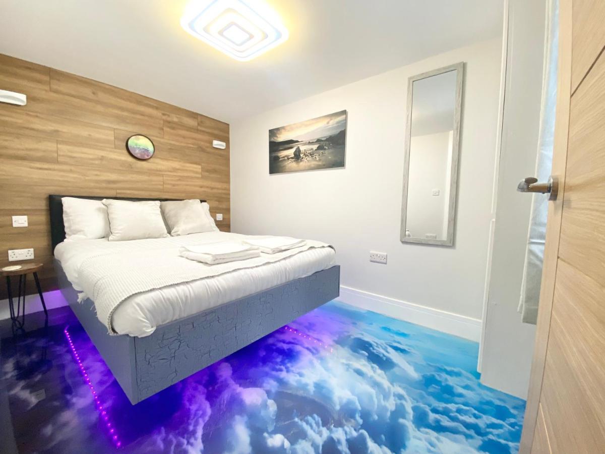 Cloud9 Guest House - By Coastline Retreats - 2 Bedroom Self Contained Garden Flat - Luxury Bath, Netflix, Superfast Wifi, Parking Included Bournemouth Exterior photo