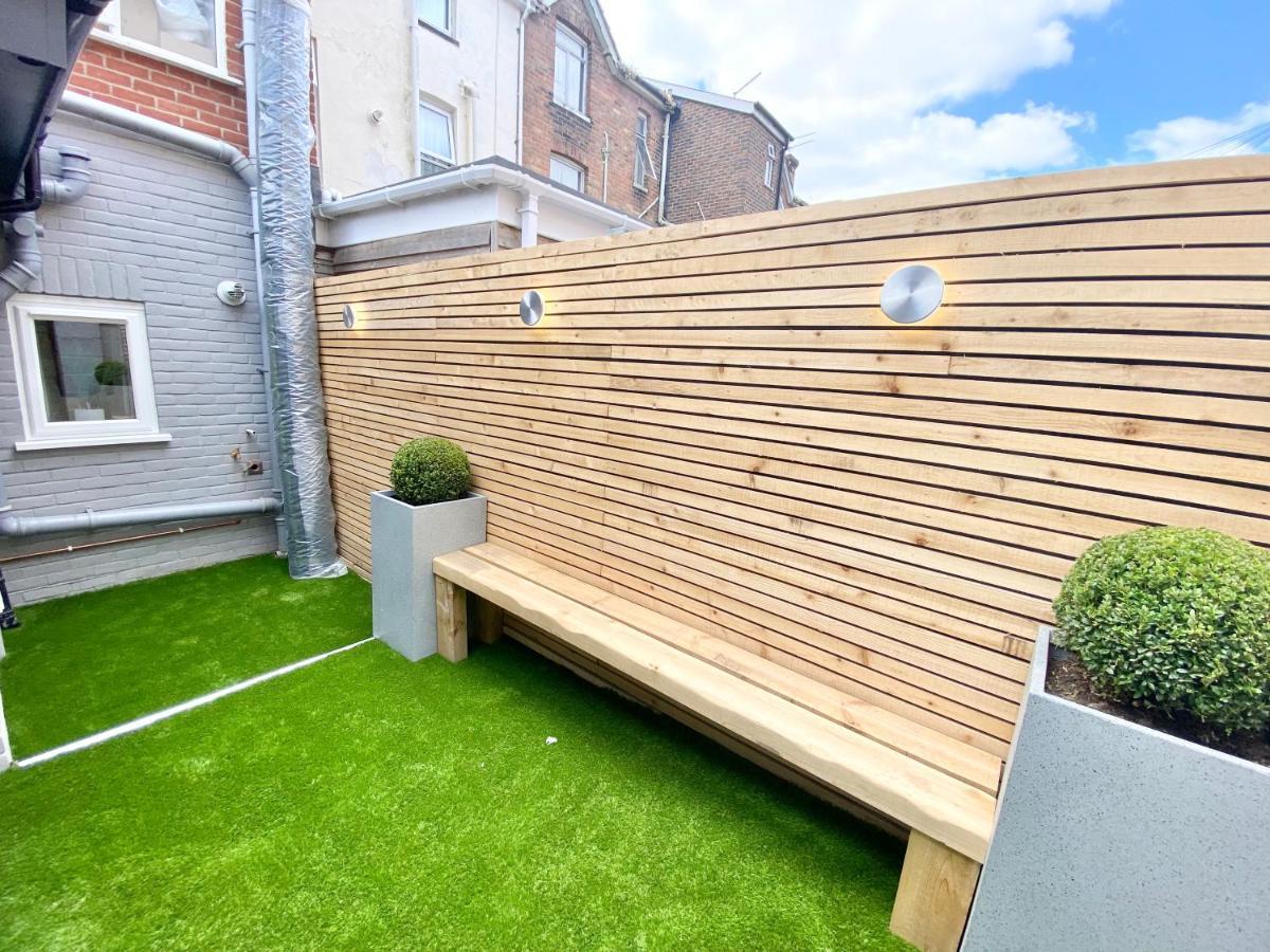 Cloud9 Guest House - By Coastline Retreats - 2 Bedroom Self Contained Garden Flat - Luxury Bath, Netflix, Superfast Wifi, Parking Included Bournemouth Exterior photo