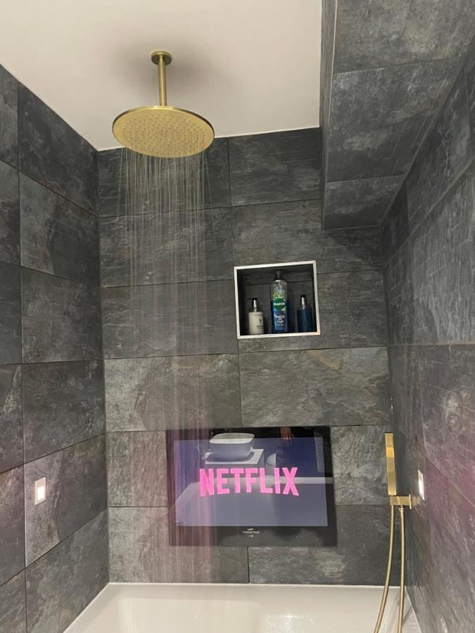 Cloud9 Guest House - By Coastline Retreats - 2 Bedroom Self Contained Garden Flat - Luxury Bath, Netflix, Superfast Wifi, Parking Included Bournemouth Exterior photo